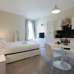 Station Spacious 2br Flat Apartman