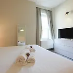 Station Spacious 2br Flat * Milánó