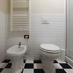 Station Spacious 2br Flat Apartman *
