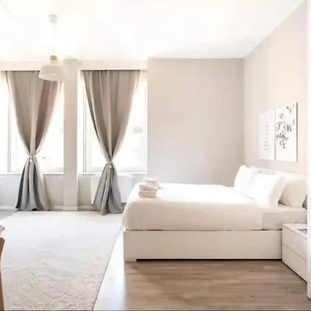 Apartman Station Spacious 2br Flat Milánó