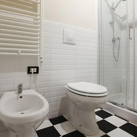 Station Spacious 2br Flat * 밀라노