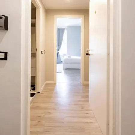 아파트 Station Spacious 2br Flat