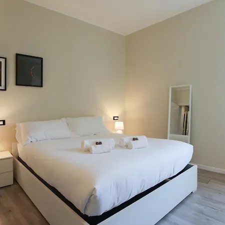 Station Spacious 2br Flat 아파트 *