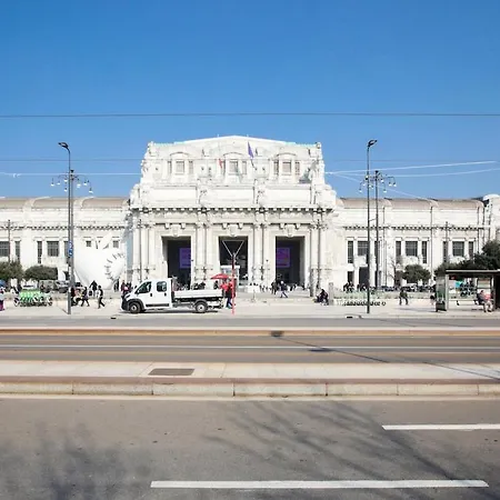 Station Spacious 2br Flat 아파트