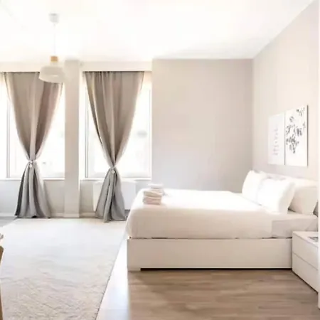 Station Spacious 2br Flat *