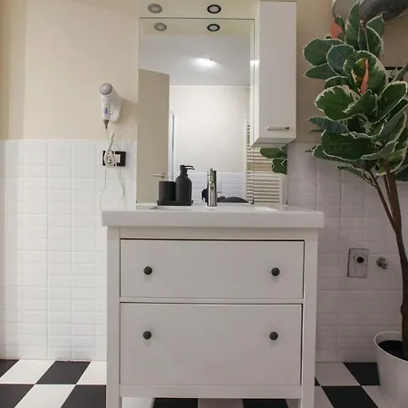 Station Spacious 2br Flat * 밀라노