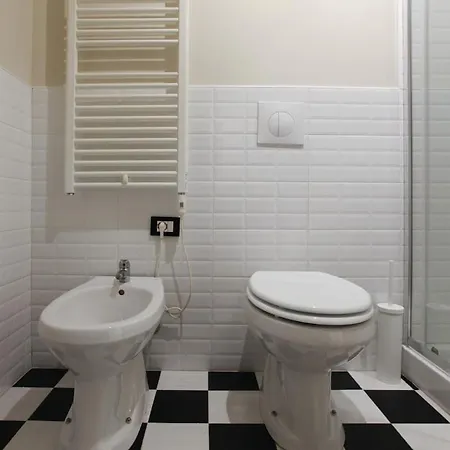 Station Spacious 2br Flat 아파트 *