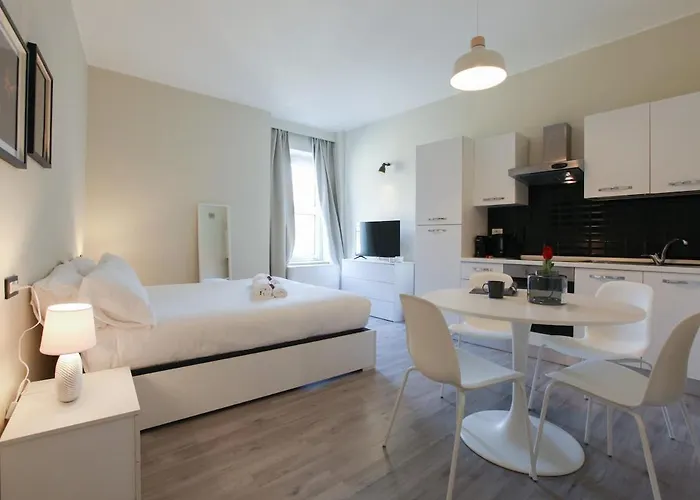 Station Spacious 2br Flat Appartamento