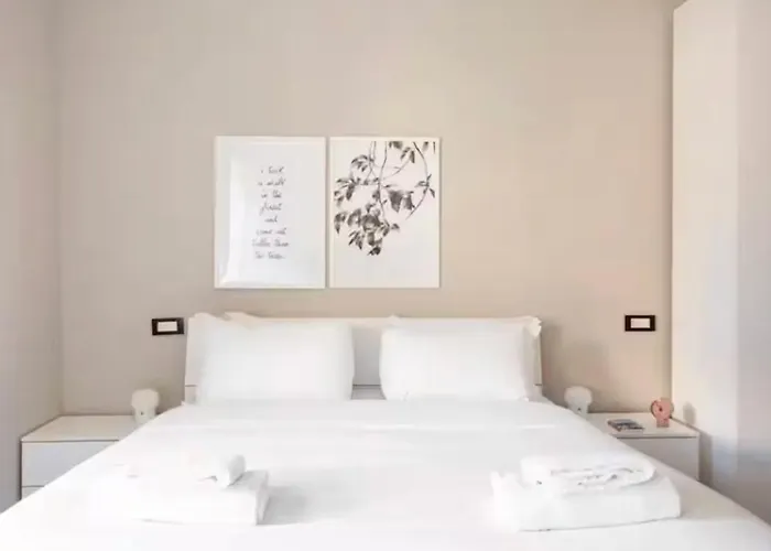 Station Spacious 2br Flat Appartamento Milano