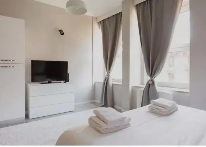 Station Spacious 2br Flat Apartment Mailand