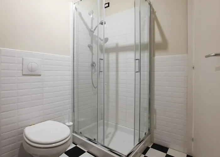 Station Spacious 2br Flat Appartamento Milano