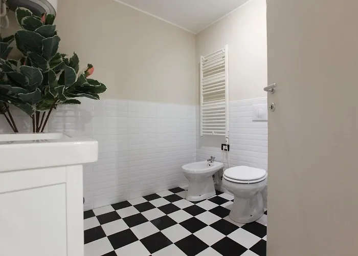 Station Spacious 2br Flat Appartamento Milano